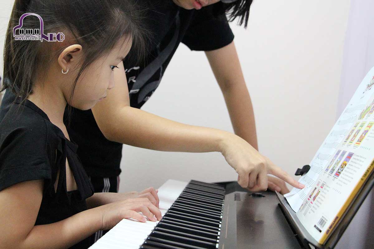 Klang Keyboard Instrument Playing courses | Neo Music Studio