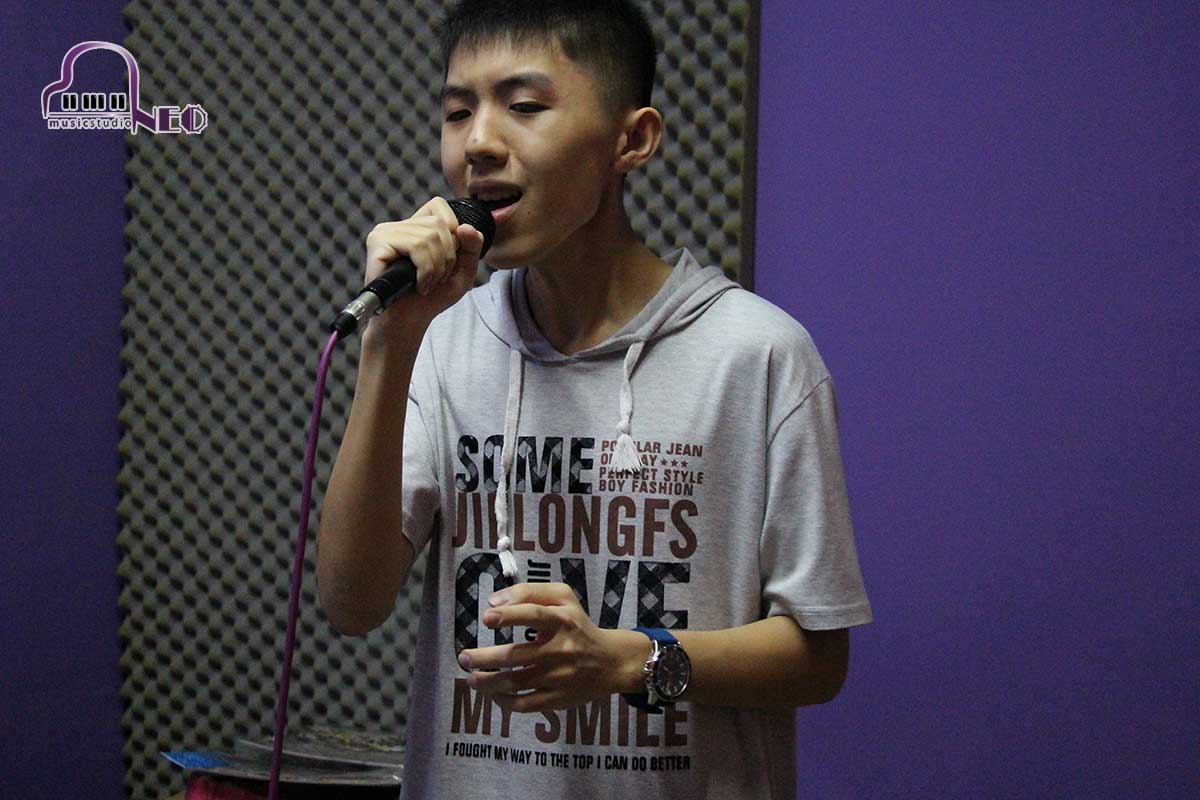 Vocal Coach - Singing Classes In Klang | Neo Music Studio
